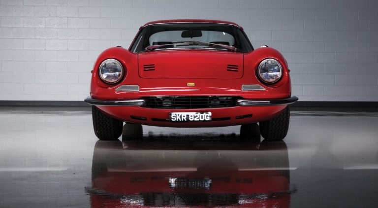1969 Ferrari Dino 206 GT. Preço estimado entre R$ 2 milhões e R$ 2,3 milhões