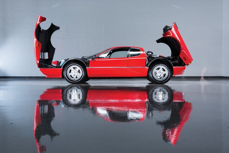 1983 Ferrari 512 BBi. Preço estimado entre R$ 1,1 milhão e R$ 1,4 milhão