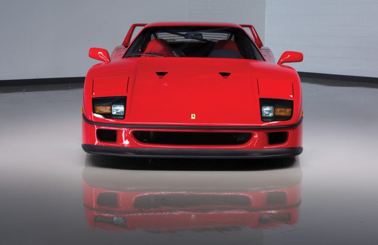 1991 Ferrari F40. Preço estimado entre R$ 4,1 milhões e R$ 4,7 milhões