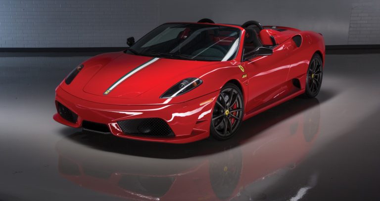 2009 Ferrari 16M Scuderia Spider. Preços estimado entre R$ 1,1 milhão e R$ 1,2 milhão