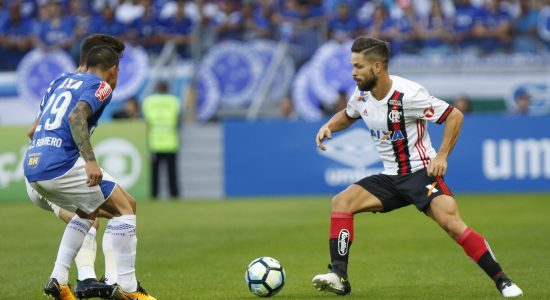 Flamengo e Cruzeiro entraram em campo no Mineirão