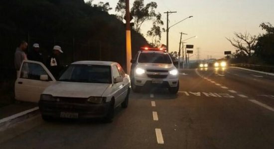 Carro recebeu ordem de parada quando trafegava na Av. Aricanduva, Zona Leste de SP