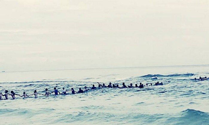 Corrente humana resgatou grupo de nove pessoas que se afogava em praia da Flórida