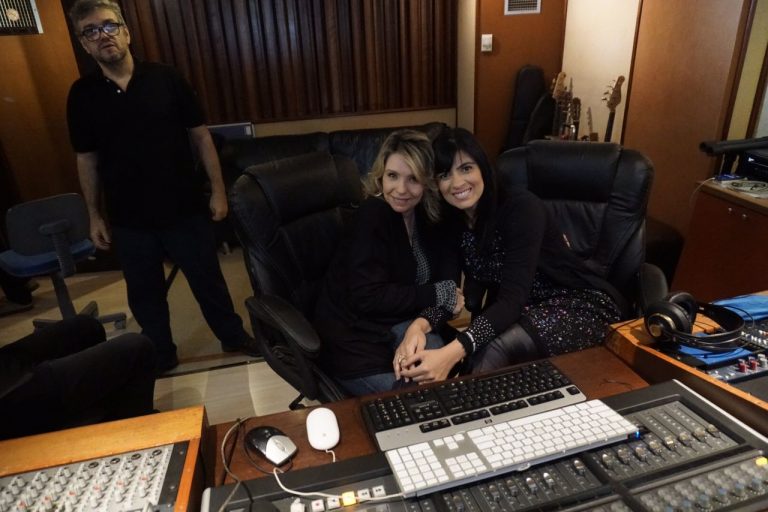 Marina de Oliveira e Fernanda Brum na última audição de CD Som Da Minha Vida