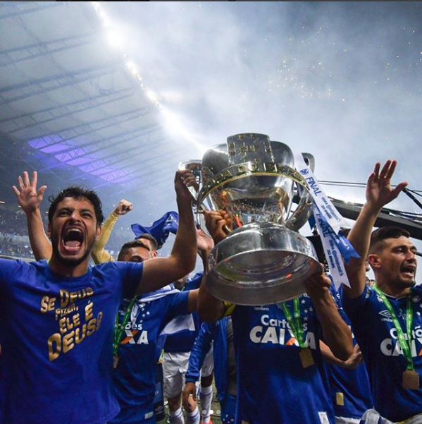 Jogadores do Cruzeiro comemoram