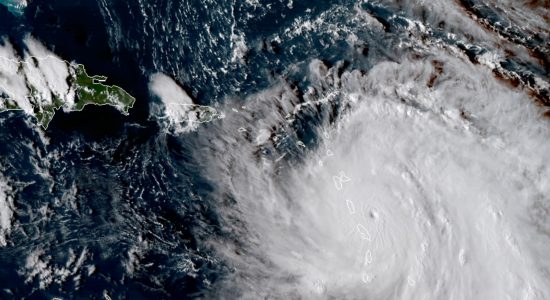 Furacão Maria segue atingido ilhas do Caribe