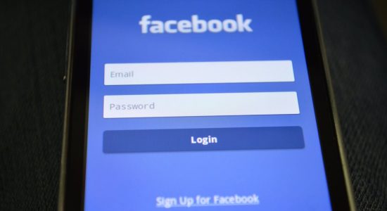 Facebook começa a testar botão descurtir no Brasil