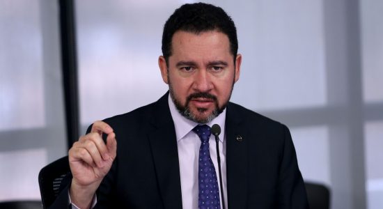 Ministro do Planejamento Dyogo Oliveira diz que governo terá que contingenciar despesas para cumprir o teto de gastos este ano