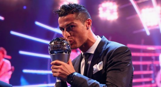 Cristiano Ronaldo vence seu quinto prêmio de melhor jogador do mundo