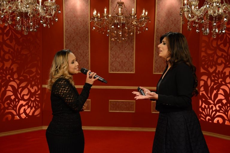 Fernanda Brum divide o vocal com Bruna Karla, em regravação de Cura-me