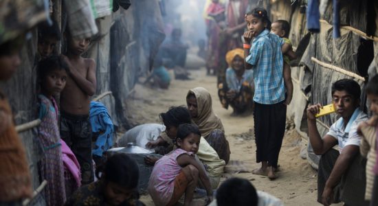 Crianças rohingyas