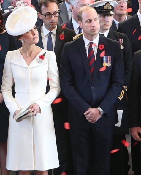 Membros da família real não podem tirar o casaco em público