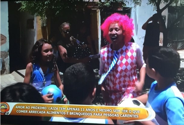 Surpresa! Bruna Karla canta com fã no programa Eliana