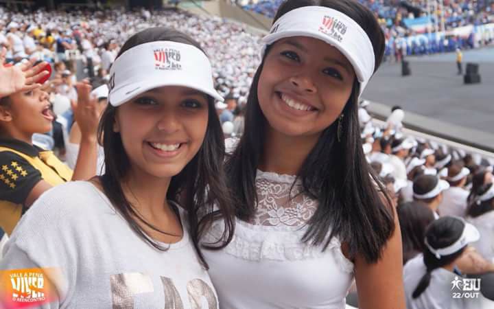 Vale a Pena Viver O Reencontro, da Universal, leva 45 mil ao estádio Nilton Santos
