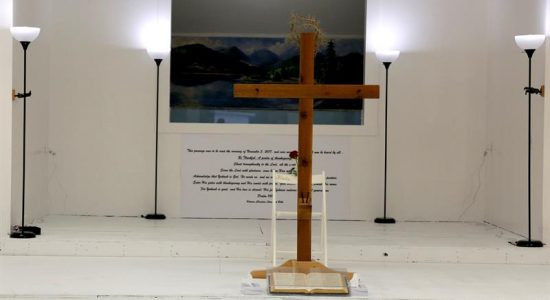 Igreja do Texas reabre com homenagem às vítimas