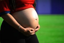 Anvisa pediu que vacina da AstraZeneca não seja aplicada em grávidas