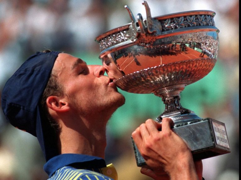 Guga assombra o mundo e vence Roland Garros