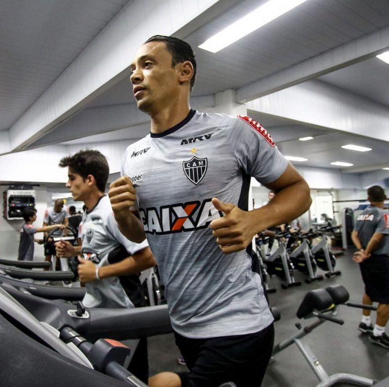 Já o Atlético-MG apostou em Ricardo Oliveira, que estava no Santos
