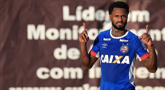 Corinthians anuncia contratação do volante Renê Júnior