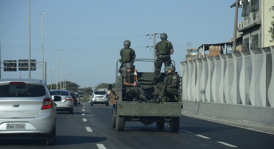 Forças Armadas estão nas principais vias do Rio