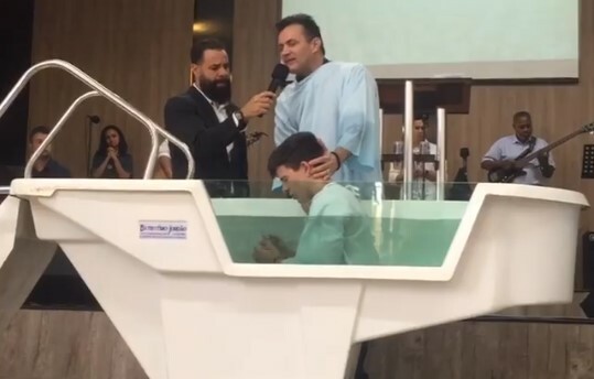 Thomaz Costa, ex-Carrossel, é batizado
