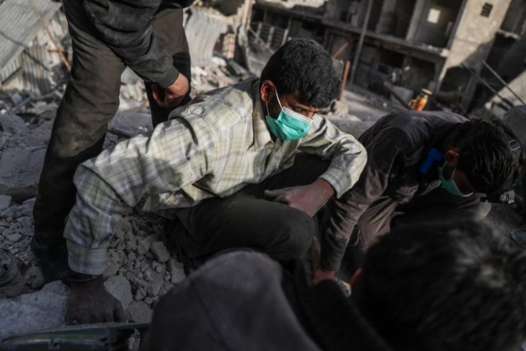 Guerra na Síria já matou mais de meio milhão de pessoas e devastou o país