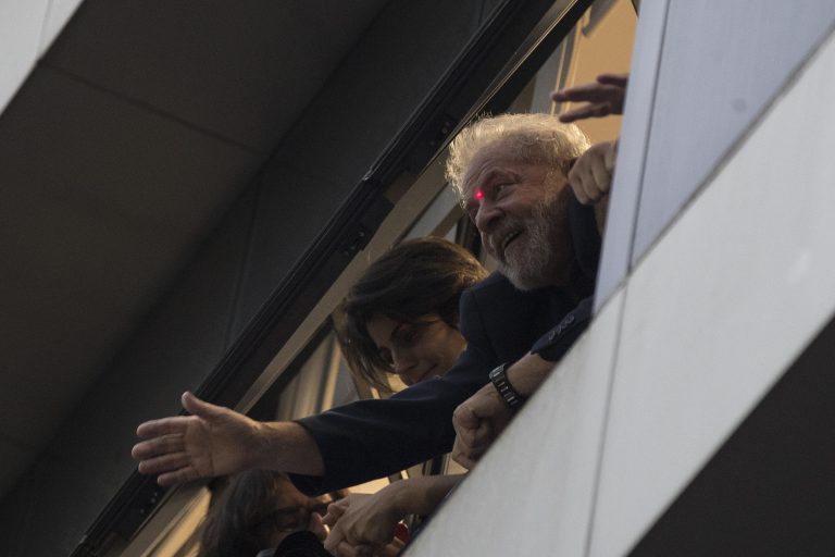 Lula se entregou à PF no prédio do Sindicato dos Metalúrgicos em São Bernardo do Campo
