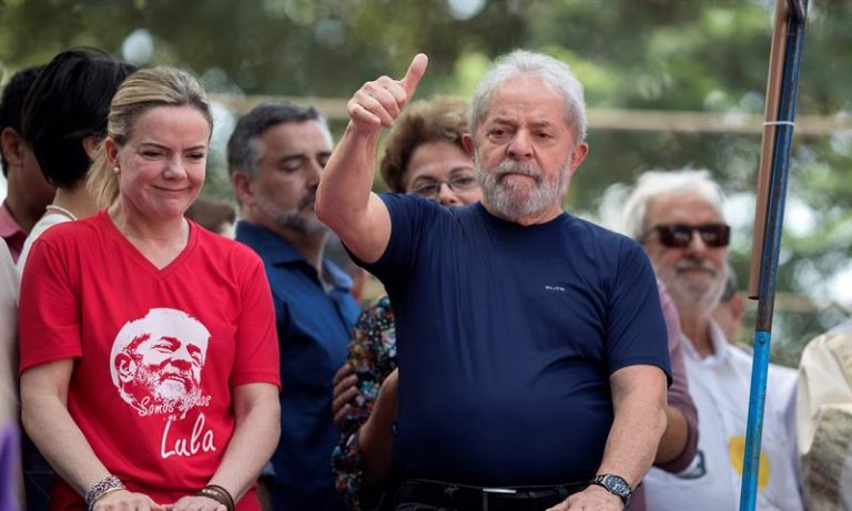 Ex-presidente Lula é o candidato do PT