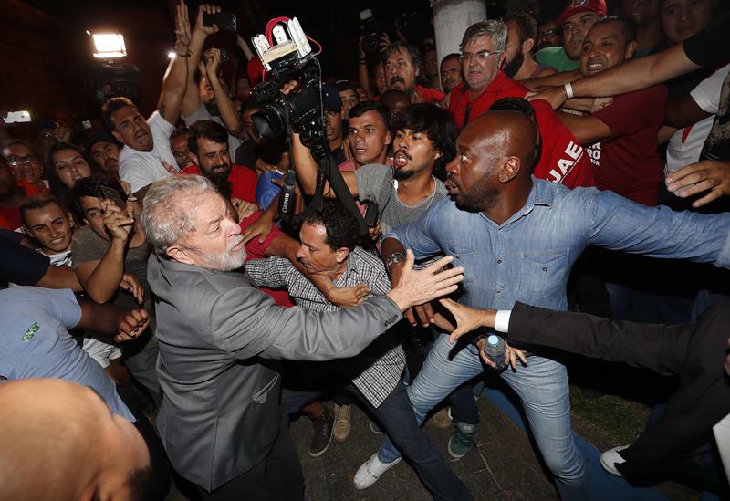 Lula se entrega à PF para cumprir a prisão | Brasil | Pleno.News