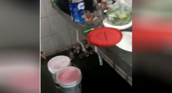 Polícia encontra produção de sacolé em banheiro de rodoviária