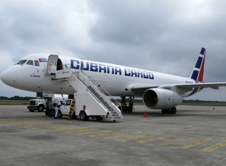 Avião cai em Cuba com 113 pessoas a bordo