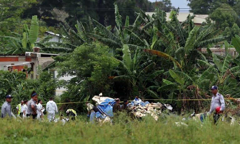 Avião cai em Cuba com 113 pessoas a bordo