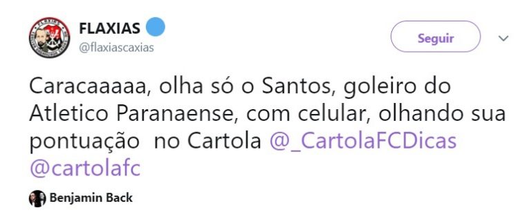 Memes do goleiro Santos mexendo no celular