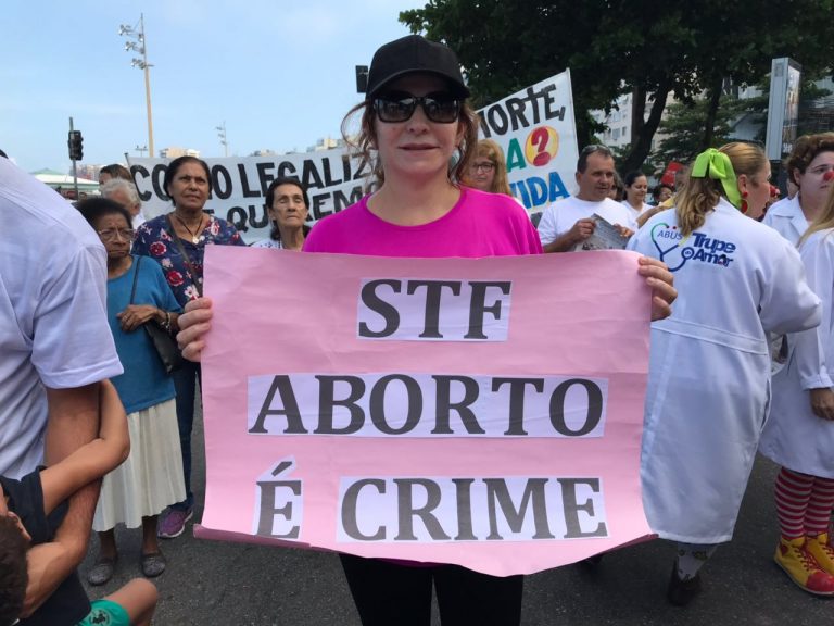 Evento reuniu pessoas contra o aborto