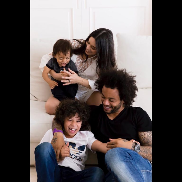 Lateral Marcelo e família