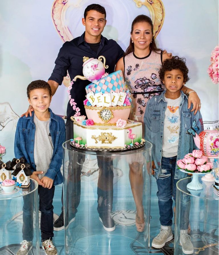 Jogador Thiago Silva e família