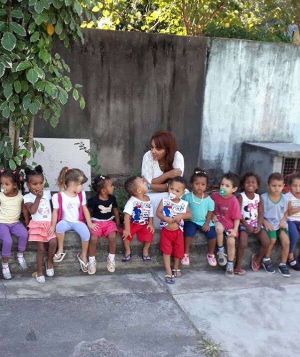Flordelis visita creche comunitária Semeando com Deus