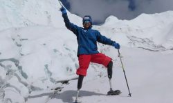 Chinês conseguiu escalar o Everest mesmo após ter perdido as duas pernas
