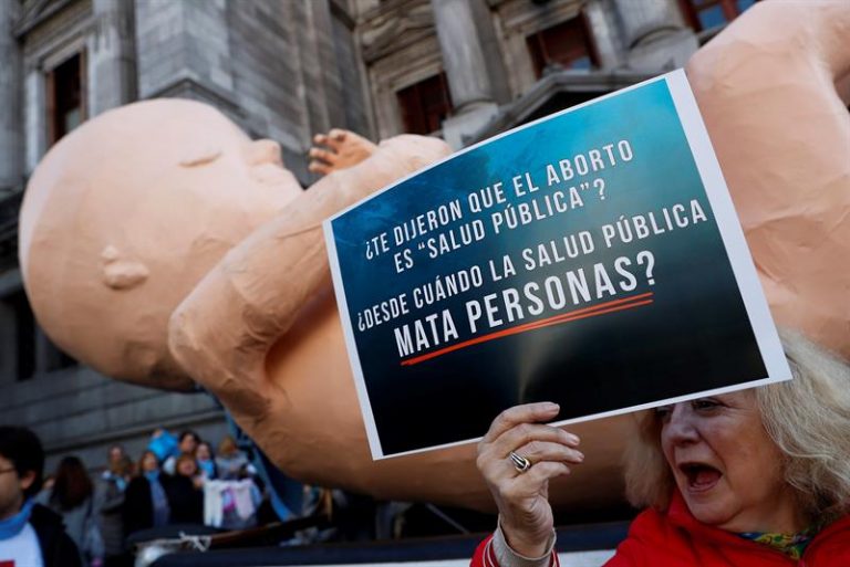 População argentina pede pela proibição do aborto