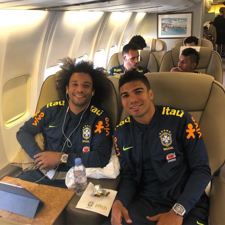 Jogadores no voo para a Áustria