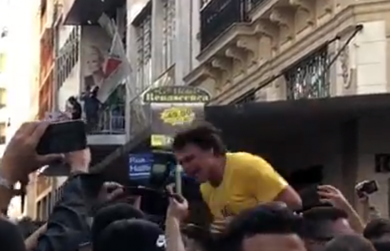 Jair Bolsonaro levou facada durante campanha