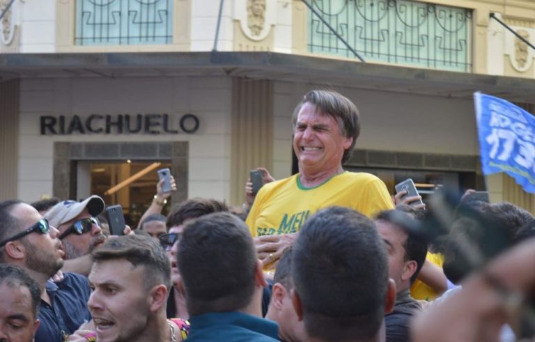 Momento da facada em Jair Bolsonaro