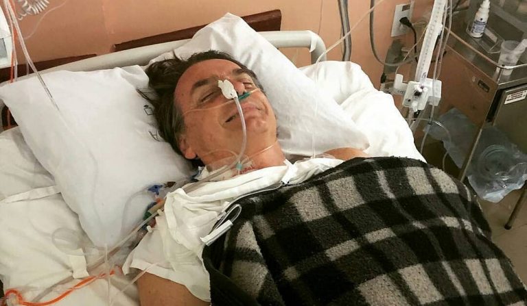 Jair Bolsonaro no hospital após o ataque