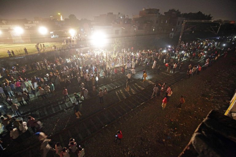 Acidente com trem na Índia deixa pelo menos 58 pessoas mortas