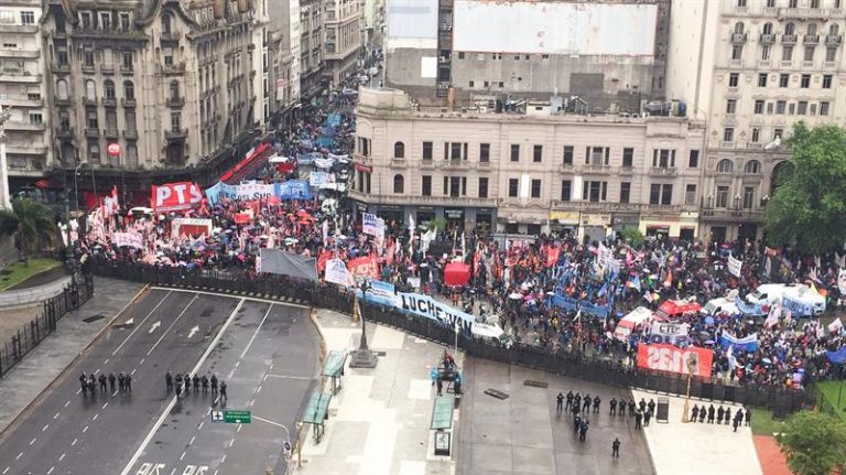 Protesto contra o projeto de orçamento do governo argentino