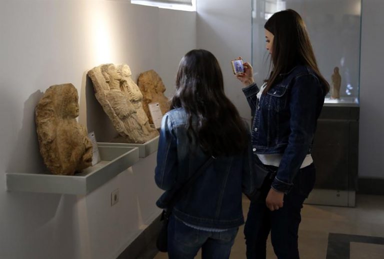 Museu Nacional de Damasco exibiu parte de seu acervo durante reabertura para visitantes