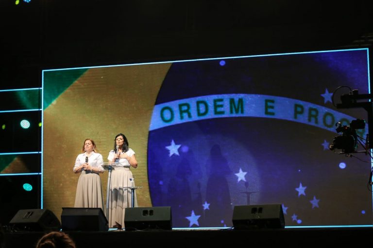 Fernanda Brum e Helena Tannure oram pelo Brasil