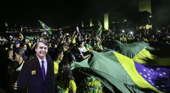 Eleitores comemoram eleição de Bolsonaro