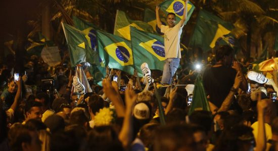 Eleitores comemoram vitória de Bolsonaro