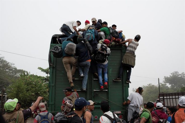 Caravana de migrantes atravessa a América Central e o México